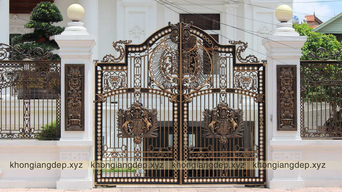 Mẫu cổng nhôm đúc Buckingham sang trọng lấy cảm  hứng từ phong cách hoàng gia Châu Âu