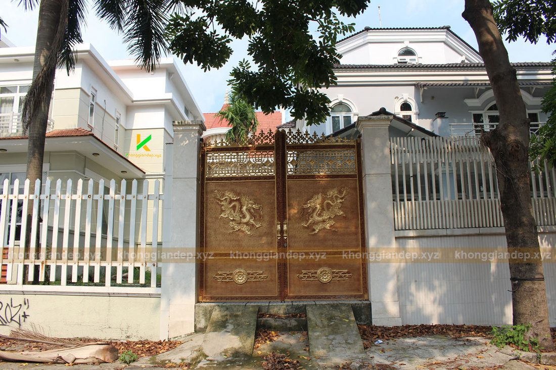 Mẫu cổng nhôm đúc cao cấp được chế tạo từ nhôm đúc hợp kim mang phong cách văn hóa phương Đông